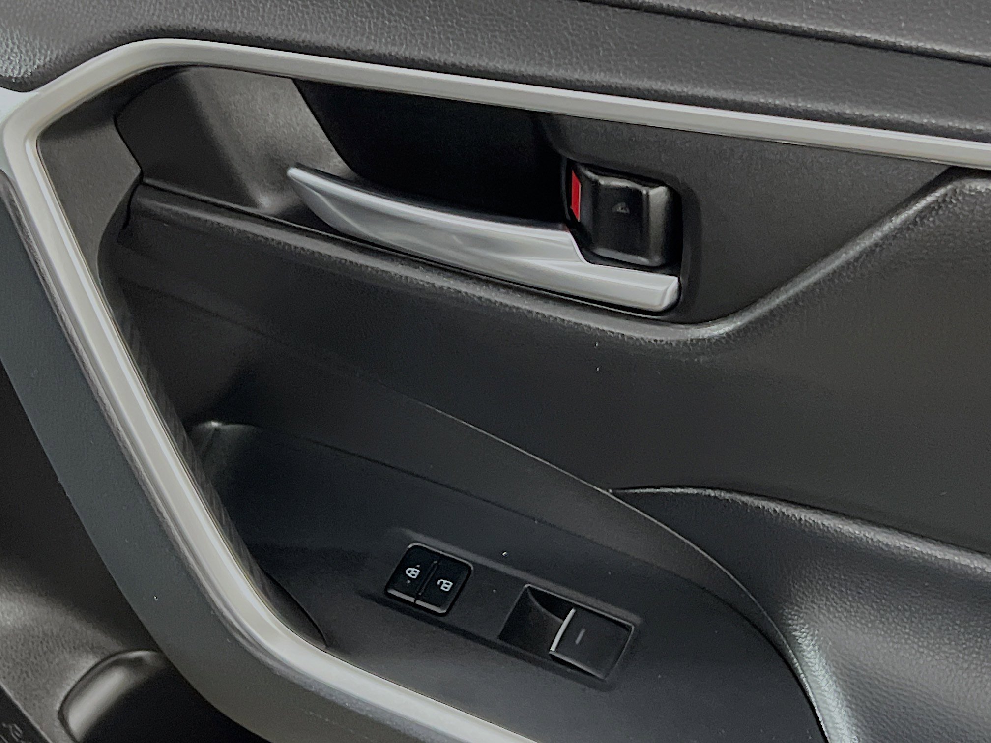 Used 2022 Toyota RAV4 XLE Premium image 32