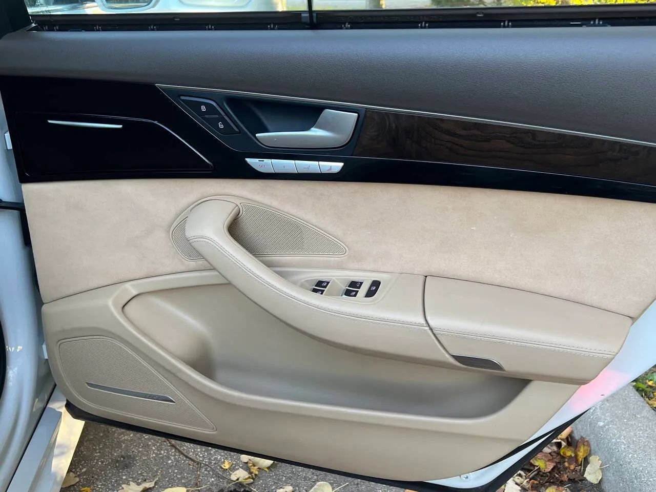 Used 2016 Audi A8 L 4.0T image 18