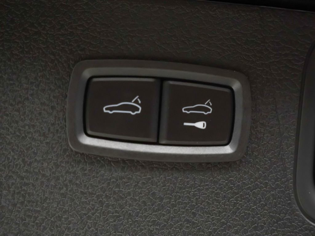 Used 2026 Porsche Macan AWD/4WD image 14