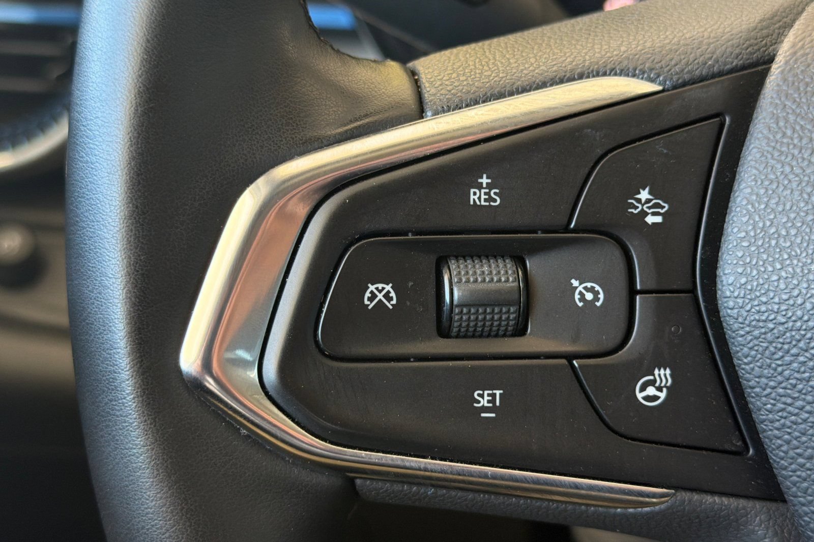 Used 2025 Chevrolet Trax LT w/ Driver Confidence Package FWD image 26