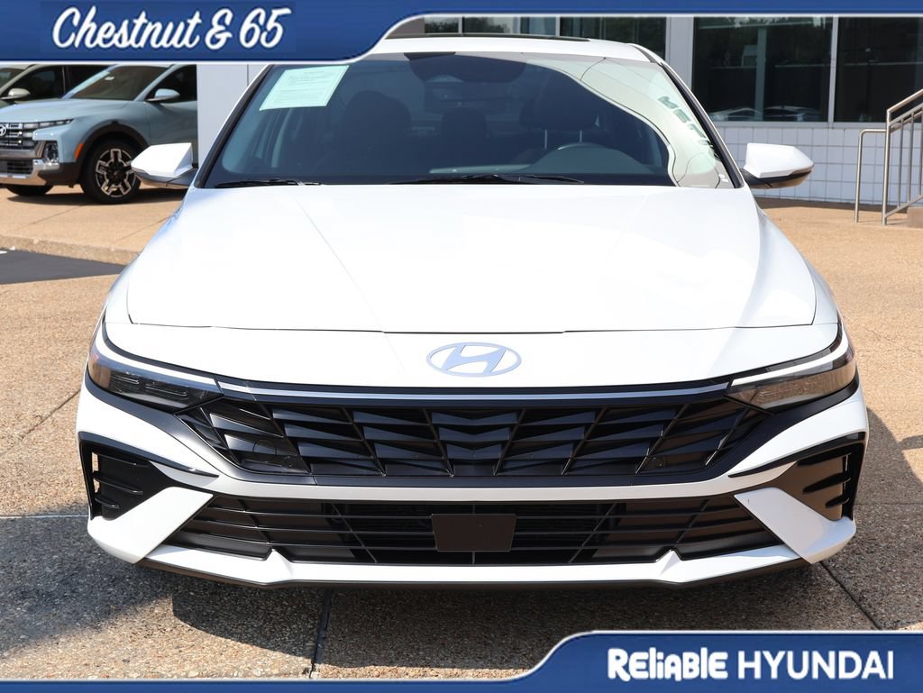 Used 2025 Hyundai Elantra Limited FWD image 8