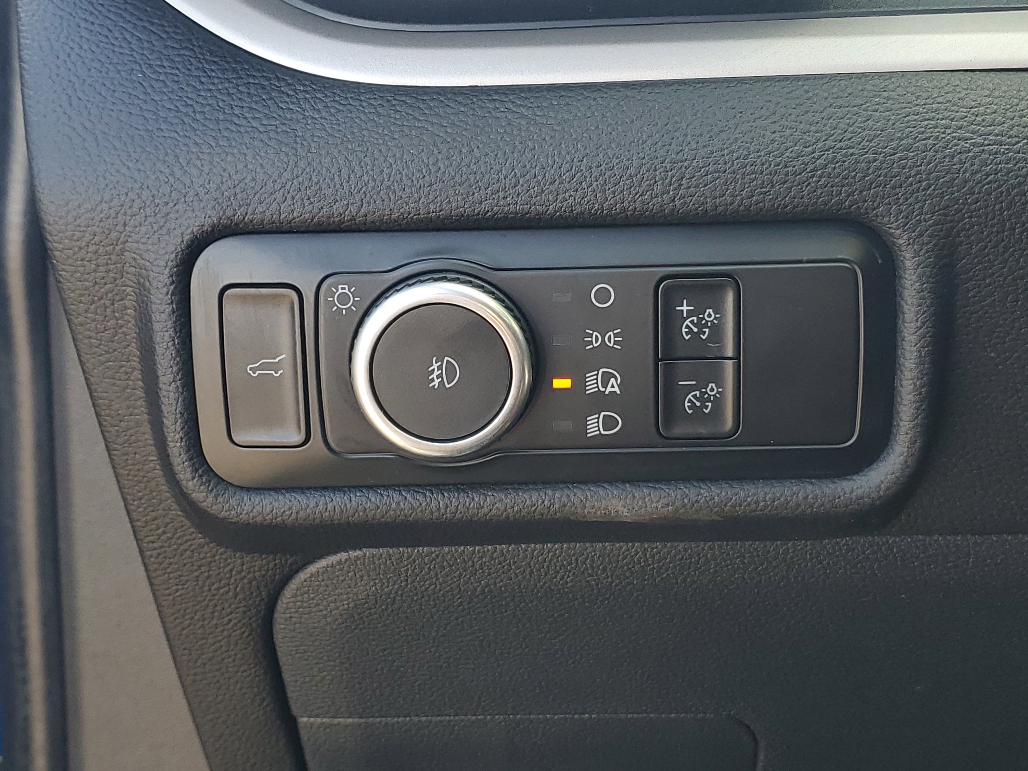 Used 2023 Ford Explorer XLT w/ Equipment Group 202A RWD image 14