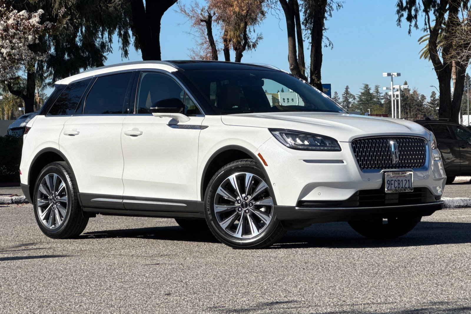 Certified 2022 Lincoln Corsair Reserve w/ Equipment Group 201A image 2