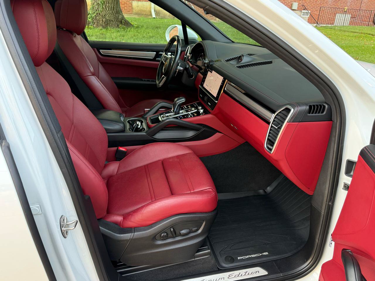 Used 2022 Porsche Cayenne Platinum Edition AWD/4WD image 25