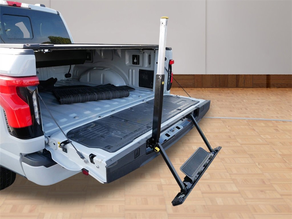 Used 2024 Ford F150 Lightning Platinum image 12