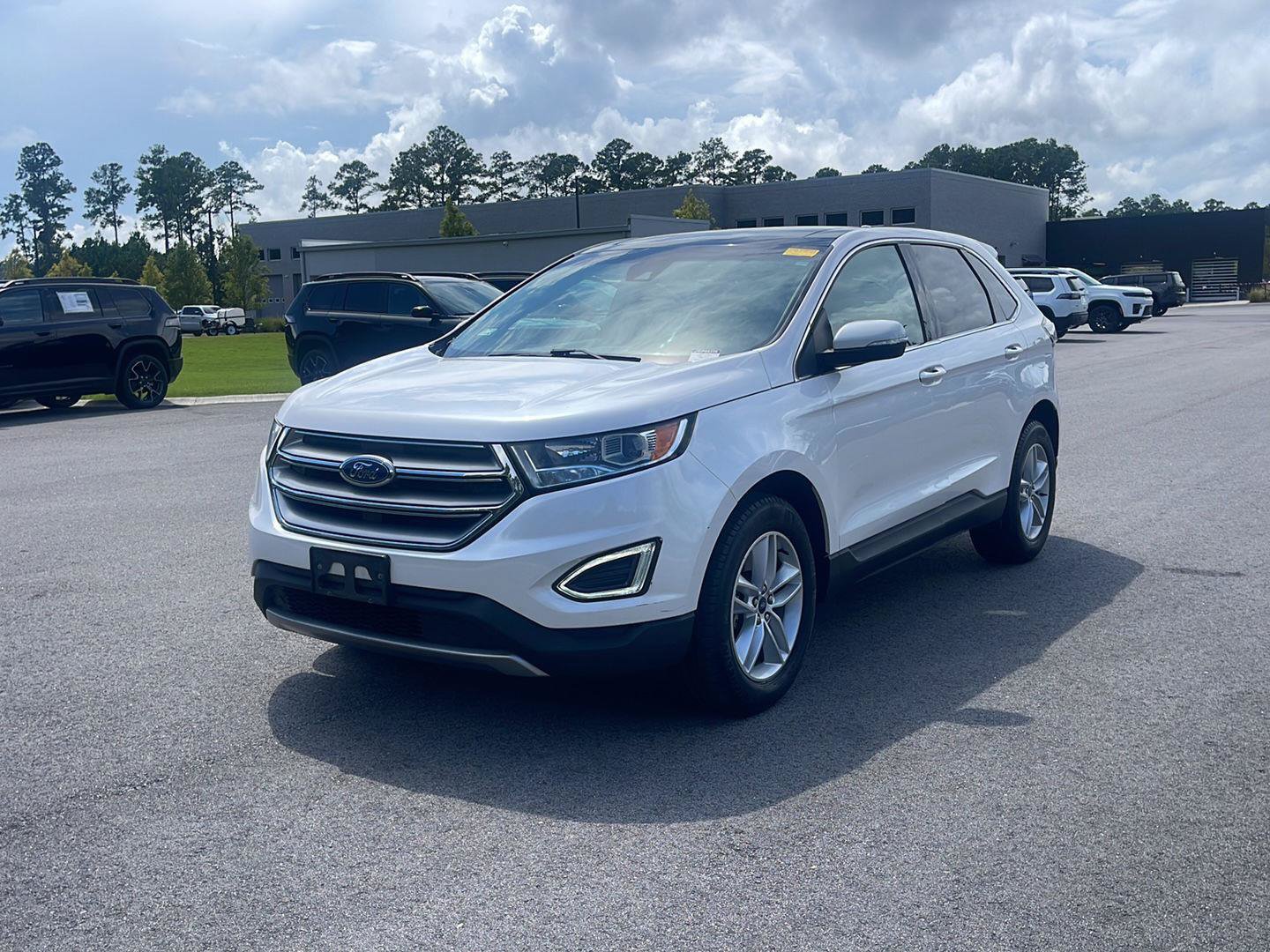 Used 2018 Ford Edge SEL w/ Equipment Group 201A AWD/4WD image 3