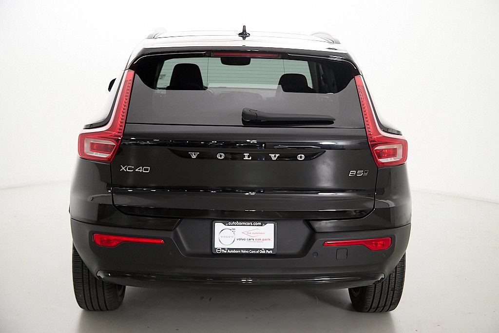 Certified 2023 Volvo XC40 B5 Ultimate w/ Protection Package Premier AWD/4WD image 9
