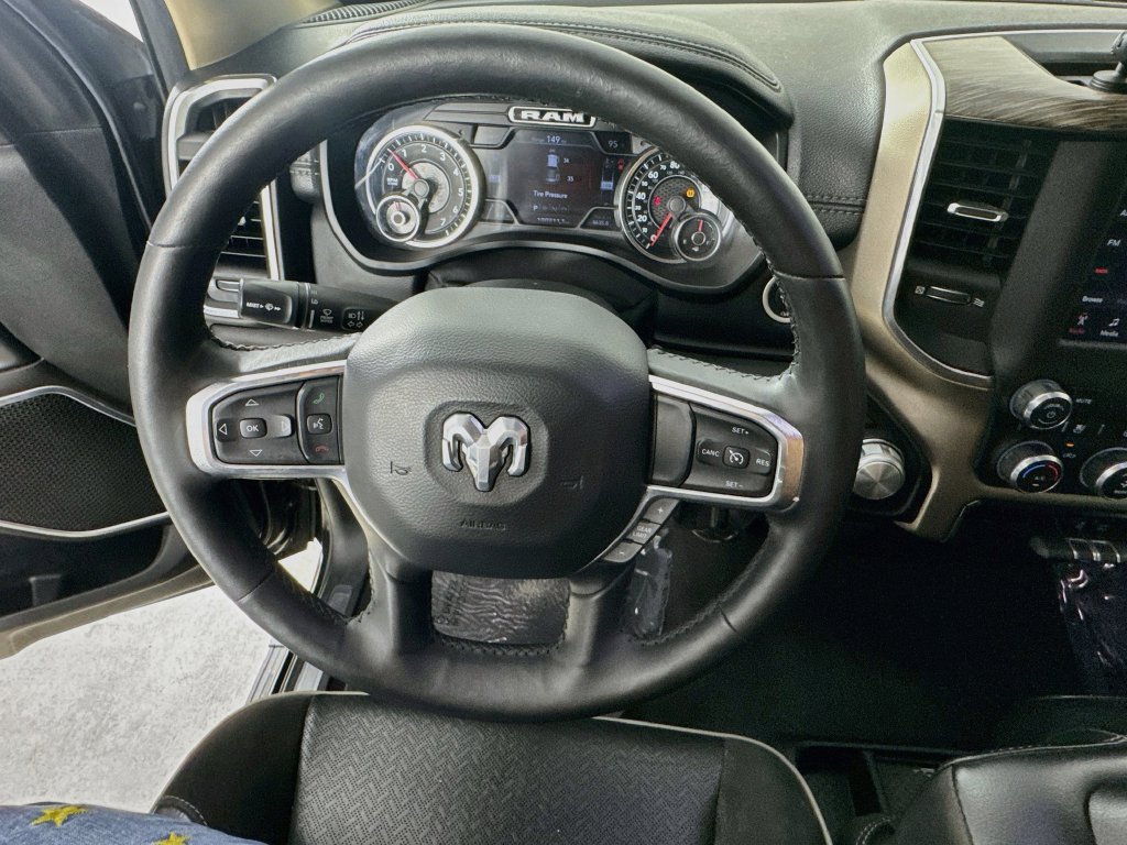 Used 2019 RAM 1500 Laramie AWD/4WD image 12