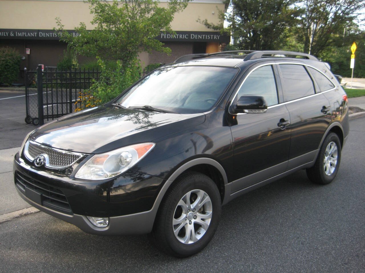 Used 2011 Hyundai Veracruz GLS w/ Premium Pkg 2 FWD image 1