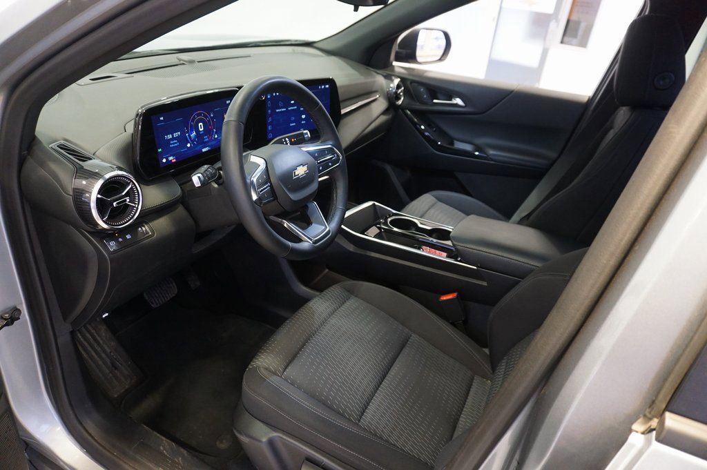 Certified 2025 Chevrolet Equinox LT image 9