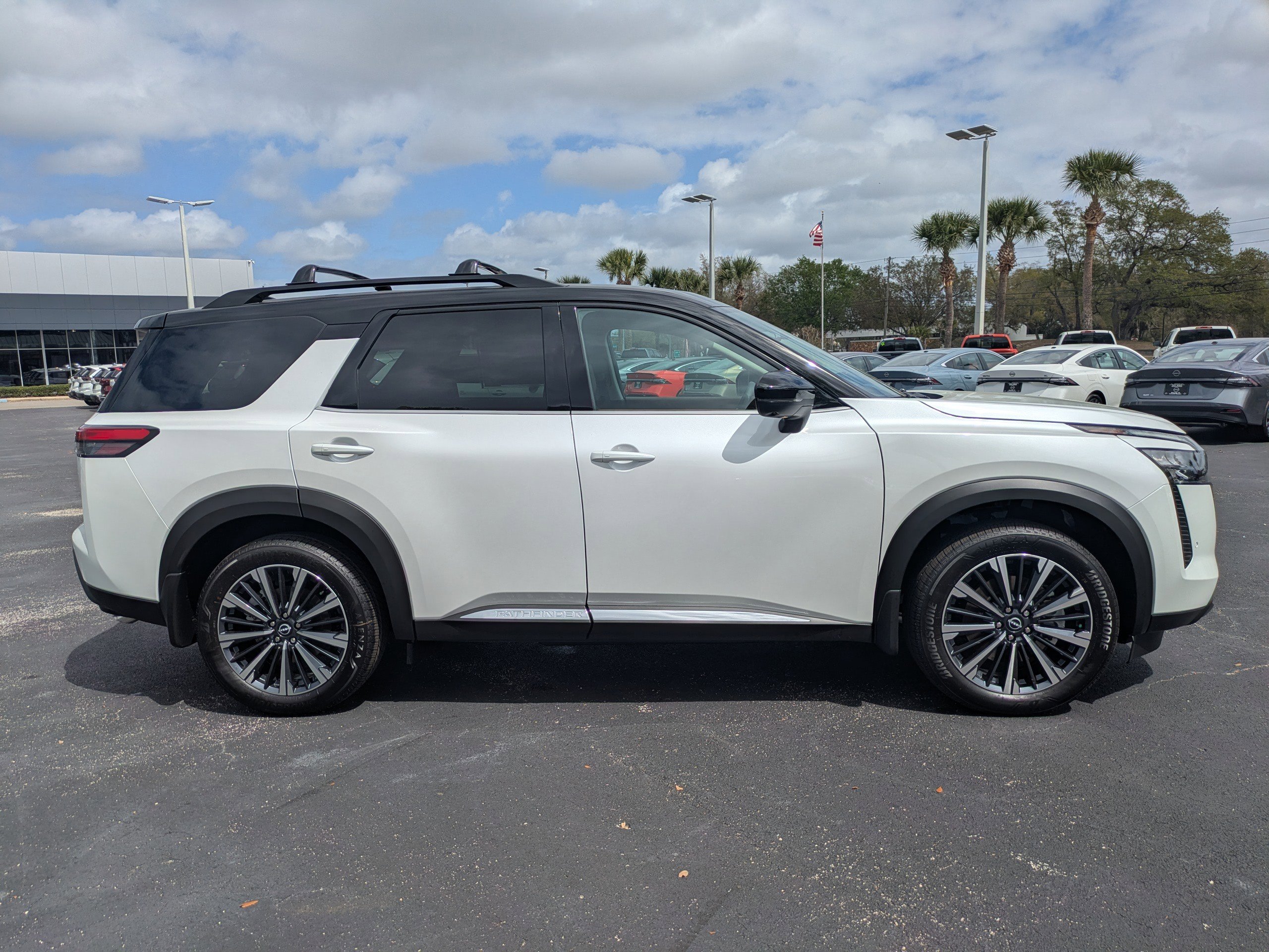 New 2026 Nissan Pathfinder Platinum FWD image 3