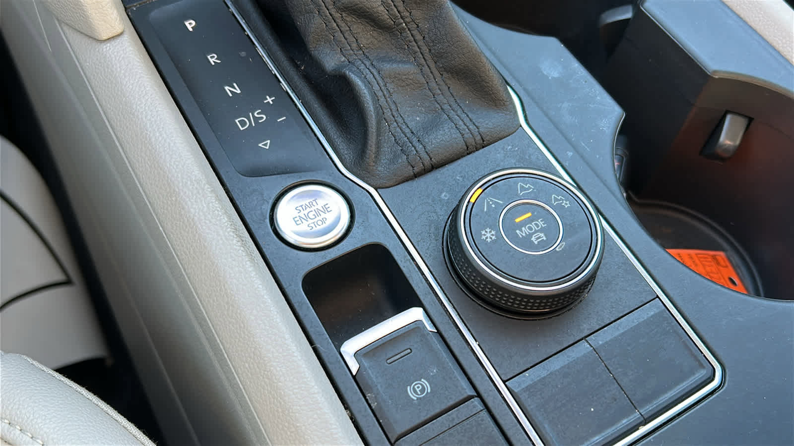 Used 2019 Volkswagen Atlas SE w/ Towing Package image 16