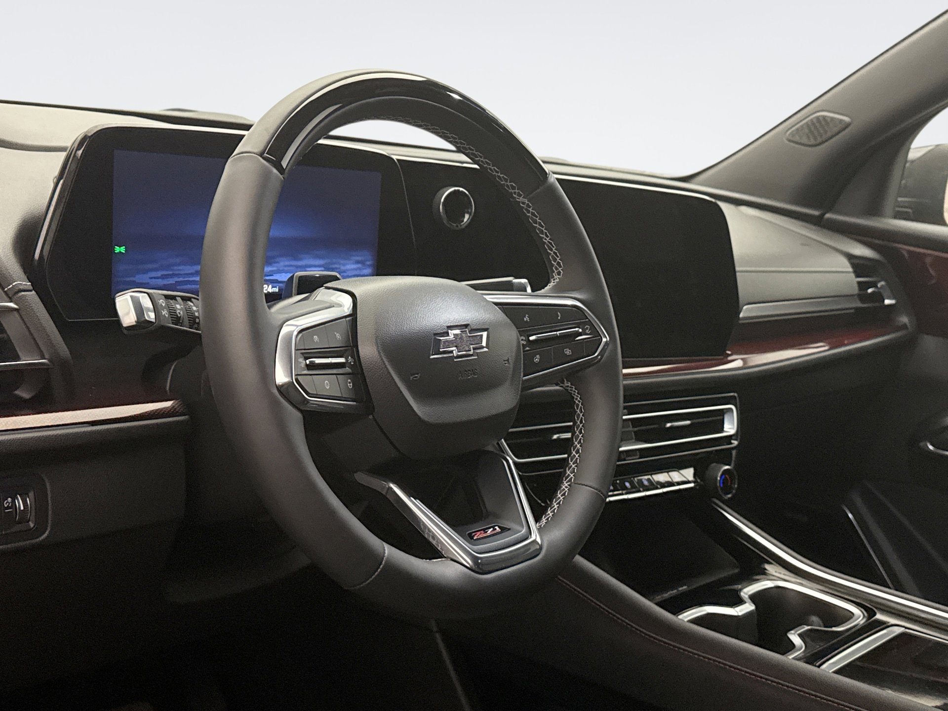 Used 2025 Chevrolet Traverse Z71 w/ Enhanced Driving Package image 7