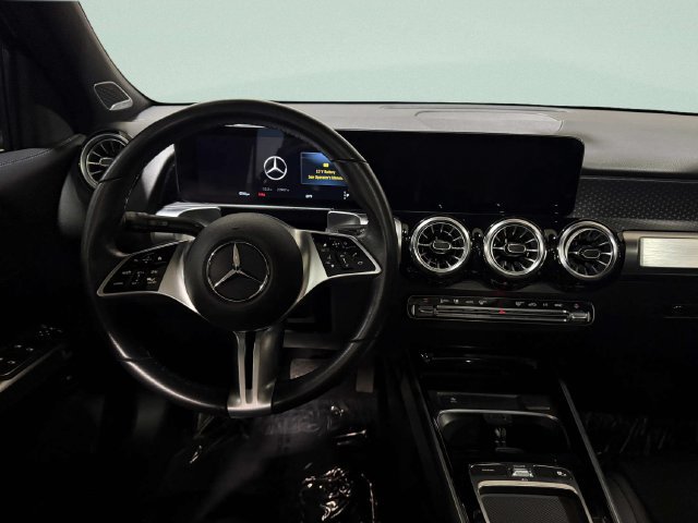 Used 2024 Mercedes-Benz GLB 250 4MATIC image 11