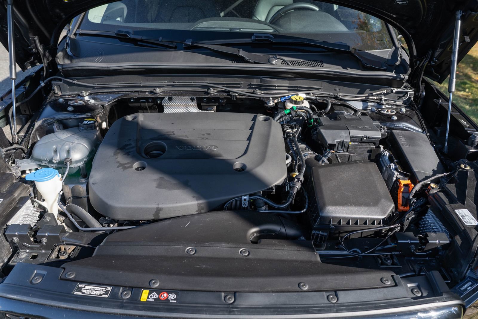 Used 2024 Volvo XC40 B5 Ultimate w/ Protection Package Premier image 14