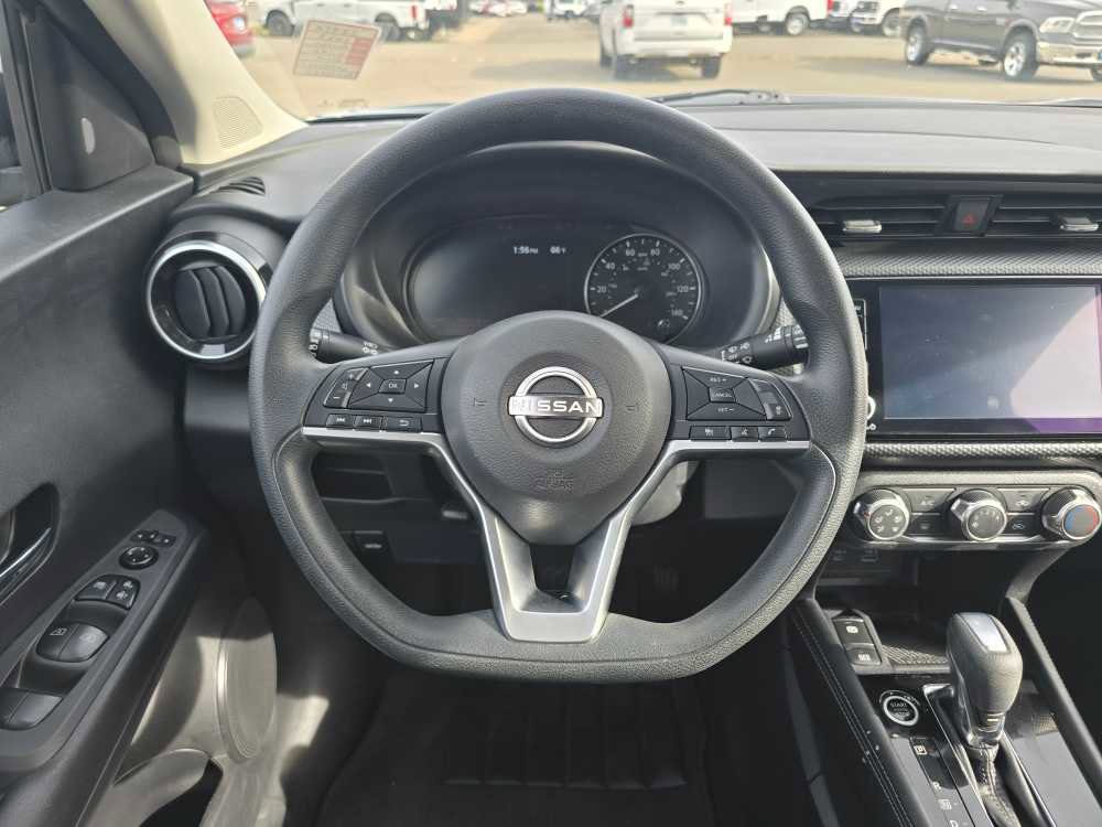 Used 2023 Nissan Kicks SV image 11