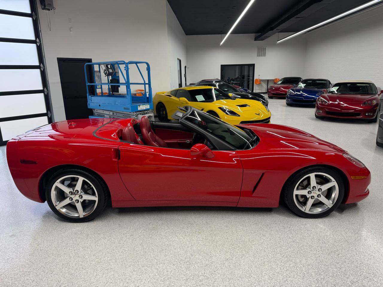 Used 2005 Chevrolet Corvette Convertible w/ Preferred Equipment Group image 16