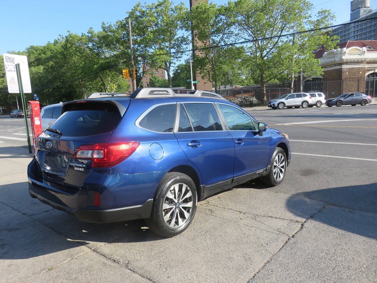 Used 2015 Subaru Outback 2.5i Limited AWD/4WD image 4