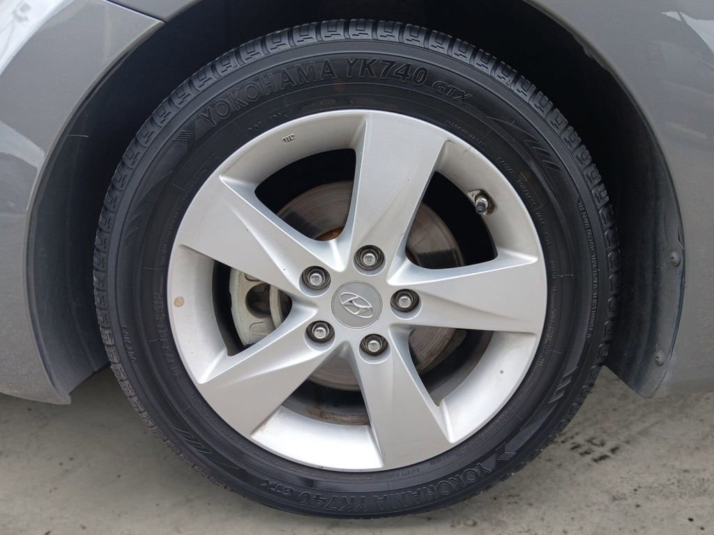 Used 2013 Hyundai Elantra GLS w/ Preferred Pkg FWD image 14