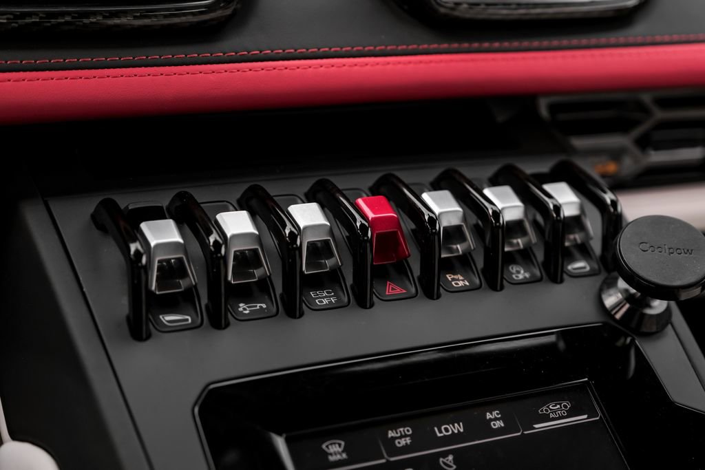 Used 2023 Lamborghini Huracan EVO image 29