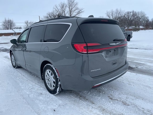 Used 2022 Chrysler Pacifica Touring-L image 2