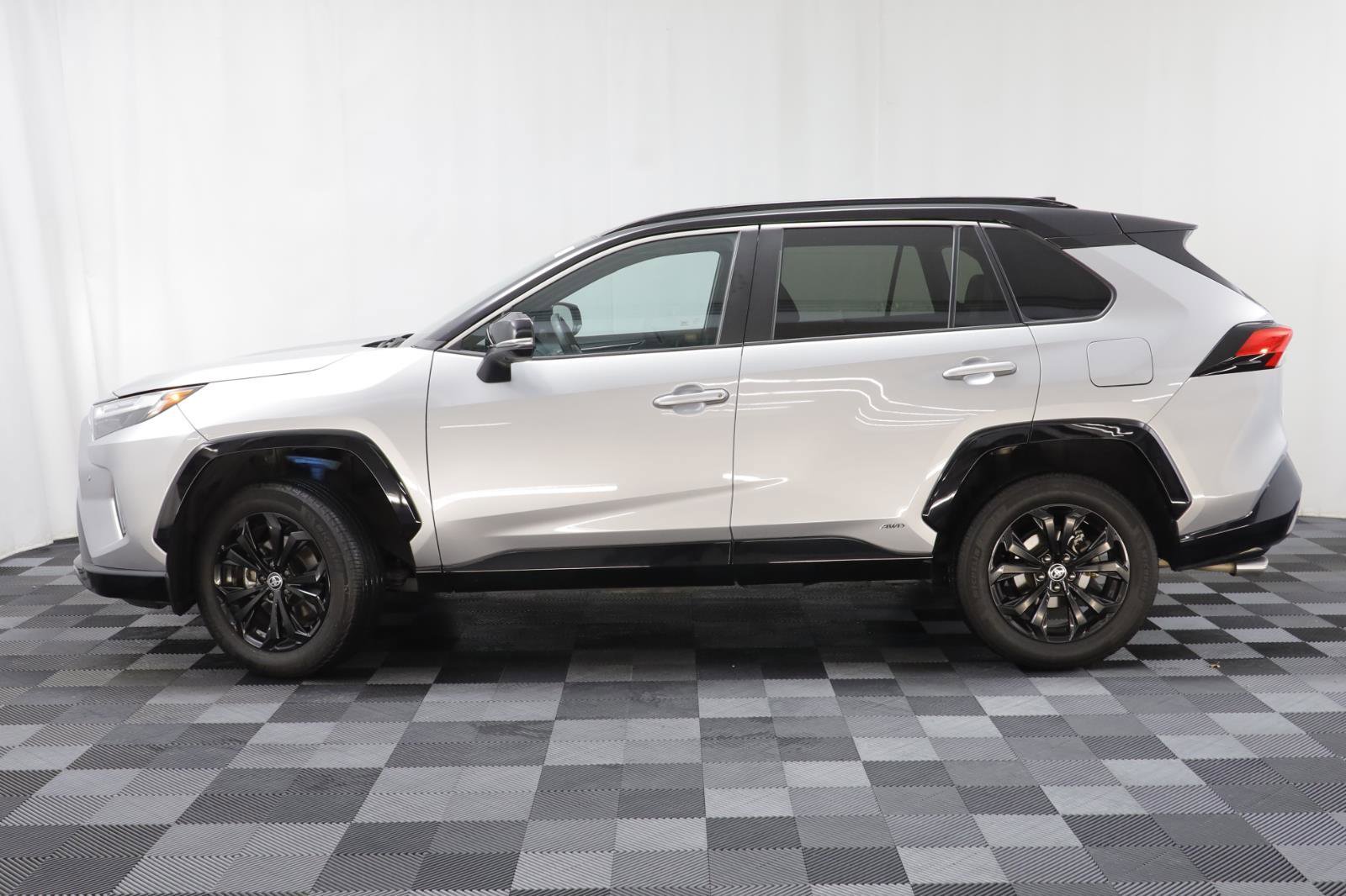 Used 2022 Toyota RAV4 XSE image 4