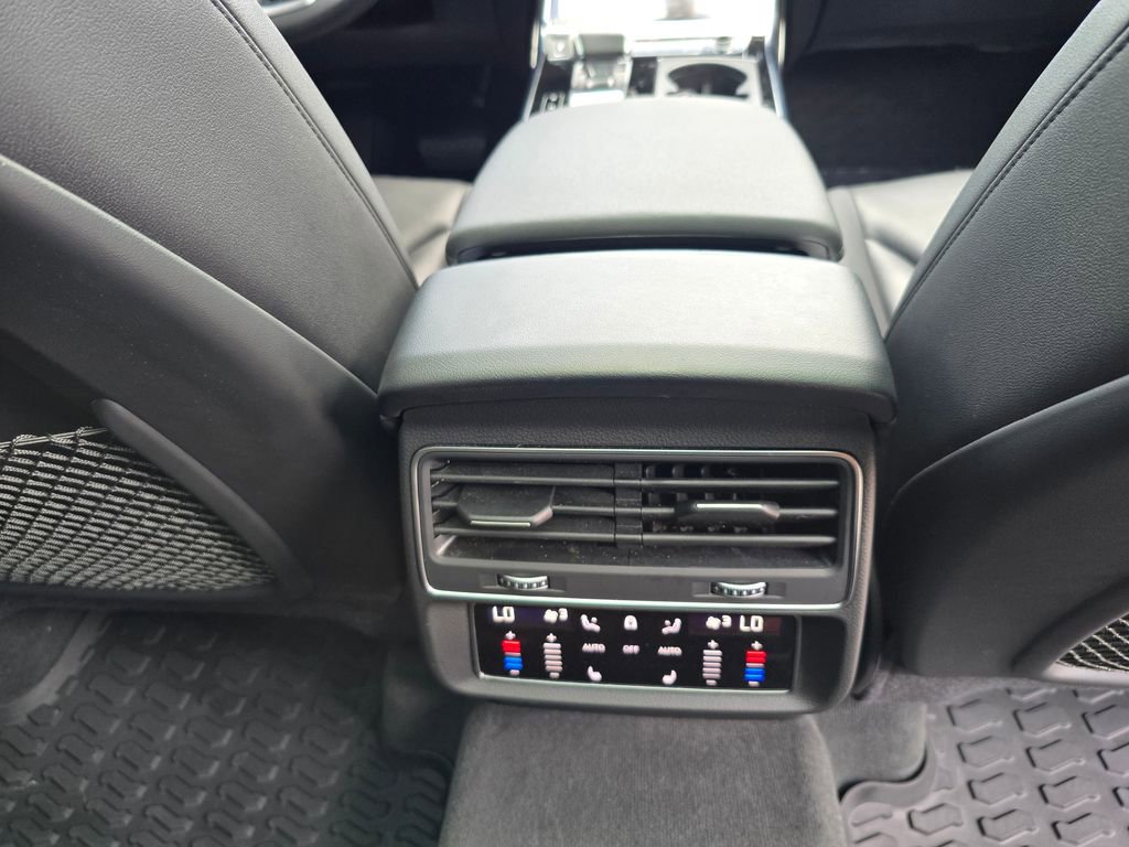 Used 2023 Audi Q7 3.0T Prestige AWD/4WD image 34