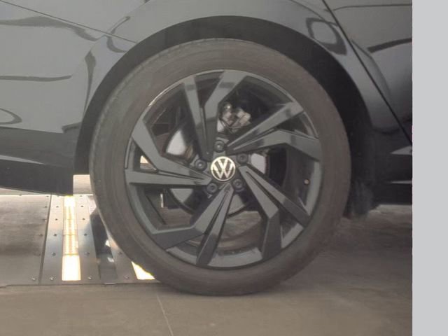 Used 2025 Volkswagen Jetta SE FWD image 11