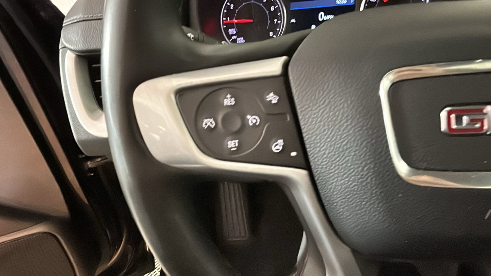 Used 2024 GMC Terrain SLT AWD/4WD image 17