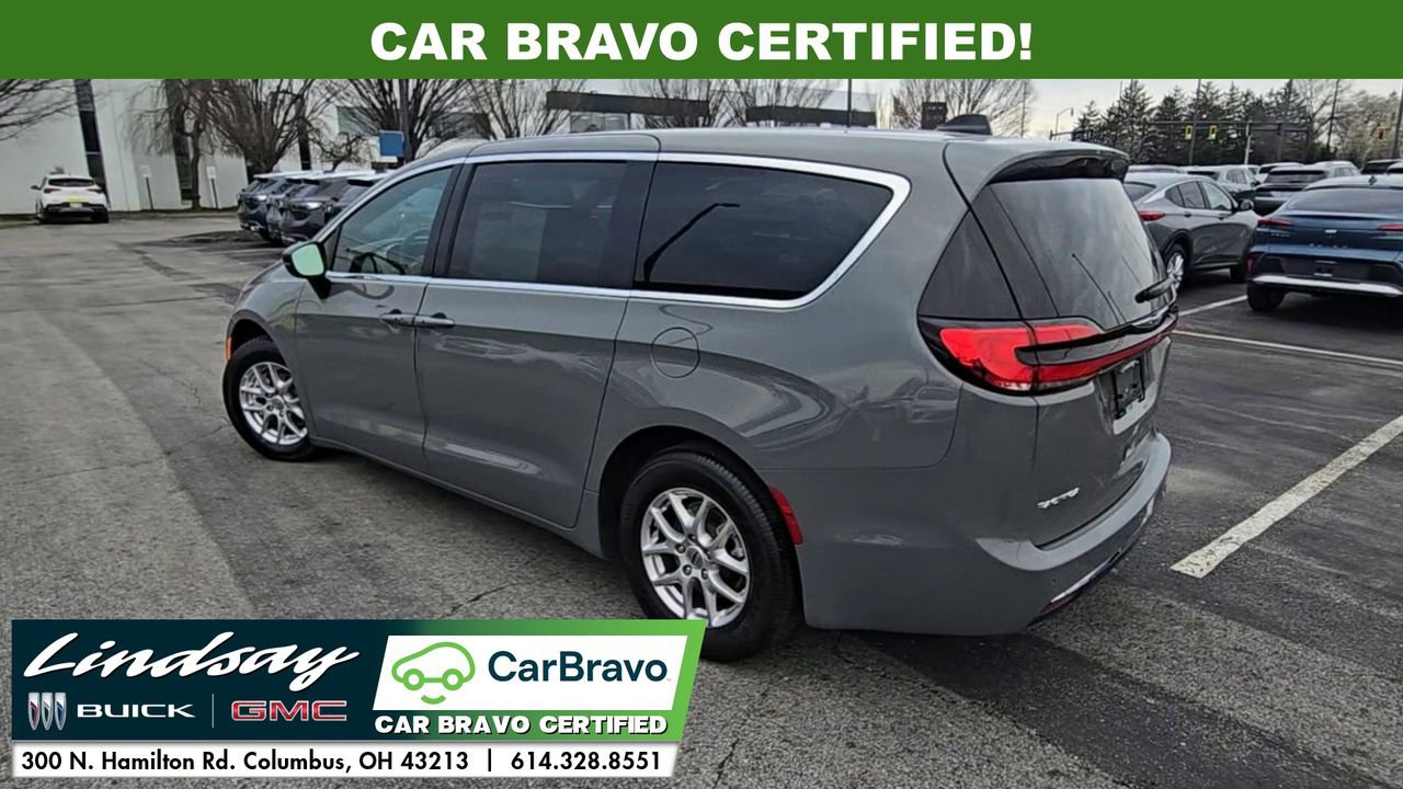 Used 2025 Chrysler Pacifica Select FWD image 7