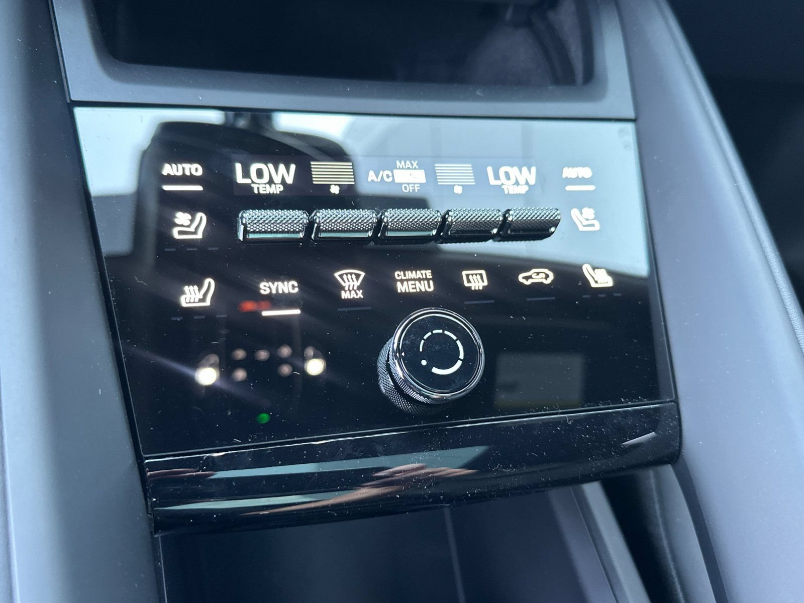 New 2026 Porsche Macan Electric RWD image 21