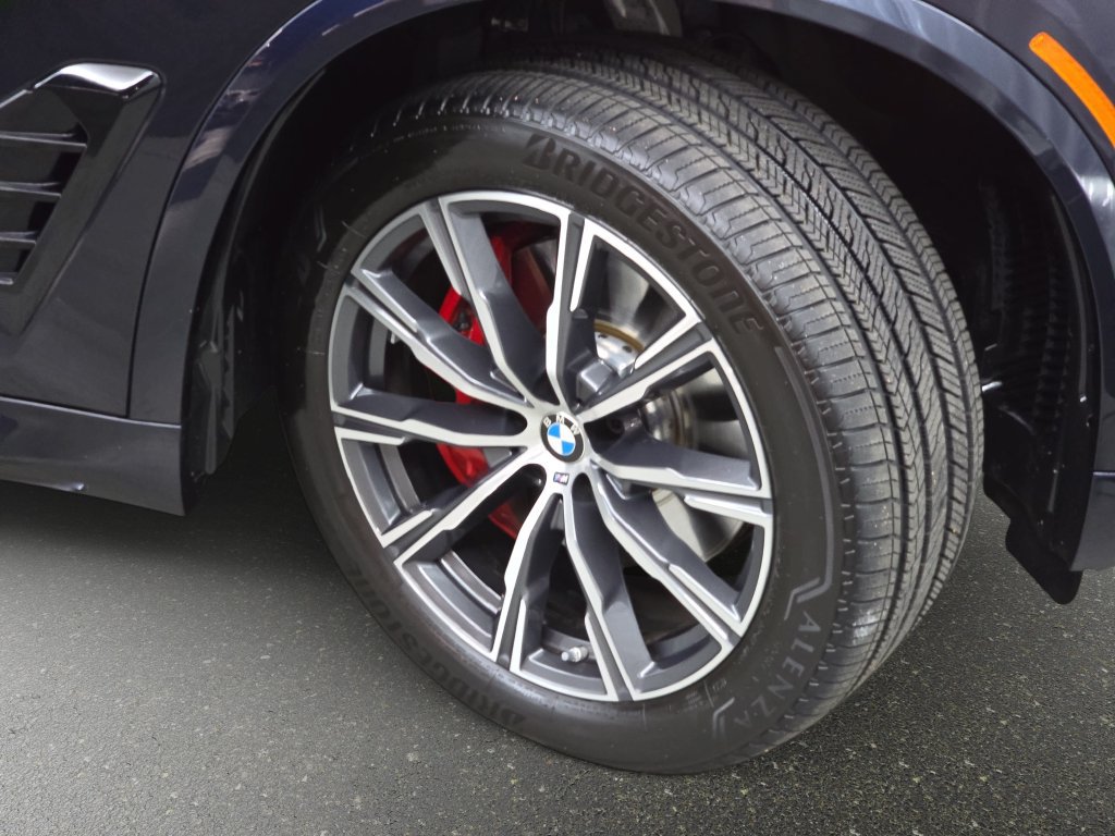 Used 2026 BMW X5 xDrive40i w/ M Sport Package AWD/4WD image 33