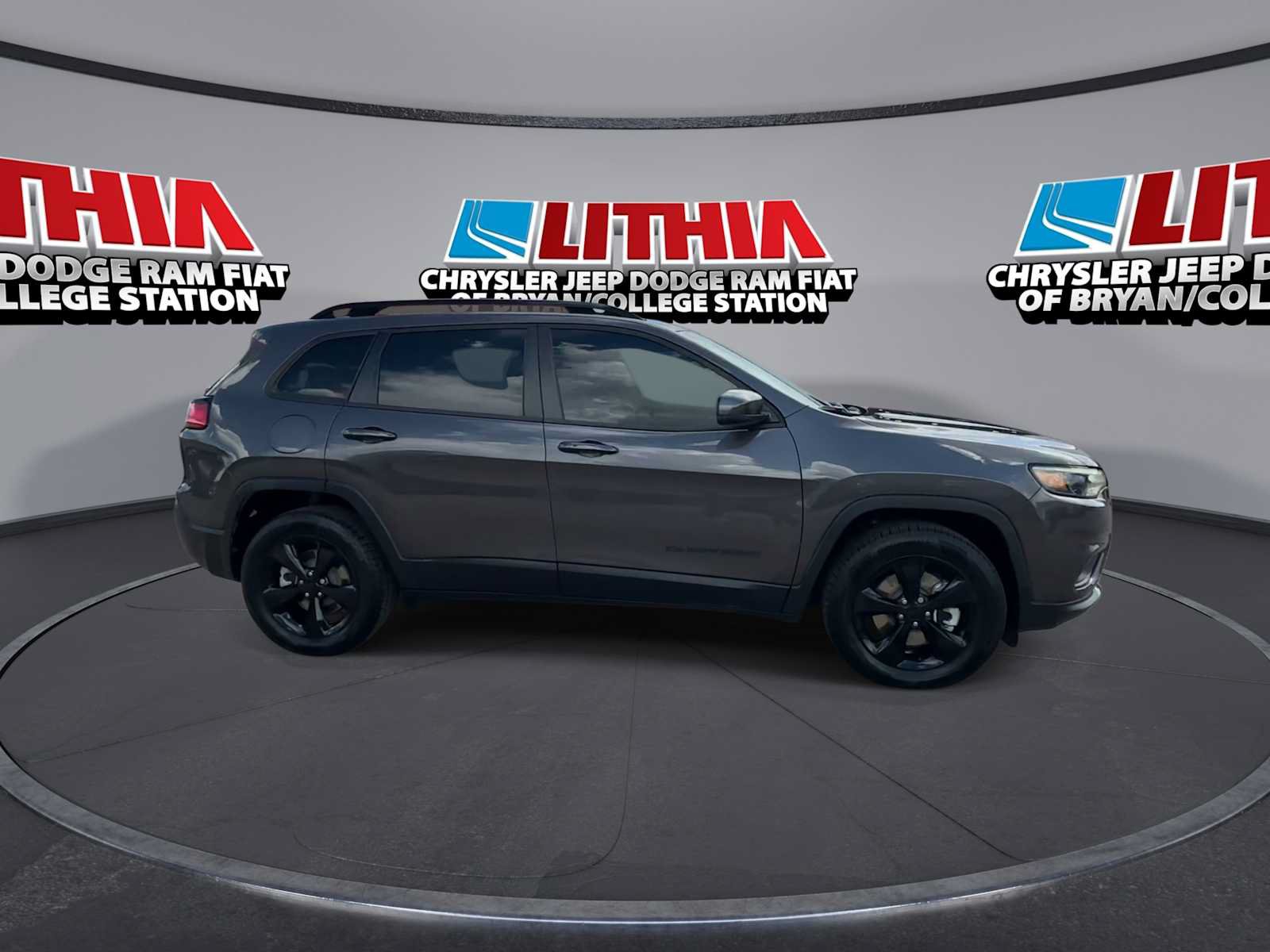 Used 2021 Jeep Cherokee Latitude Plus w/ Sun & Sound Group AWD/4WD image 9
