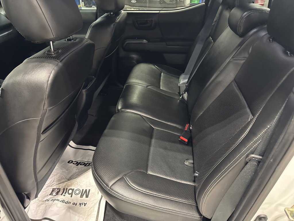 Used 2016 Toyota Tacoma TRD Sport w/ Premium & Technology Package image 17