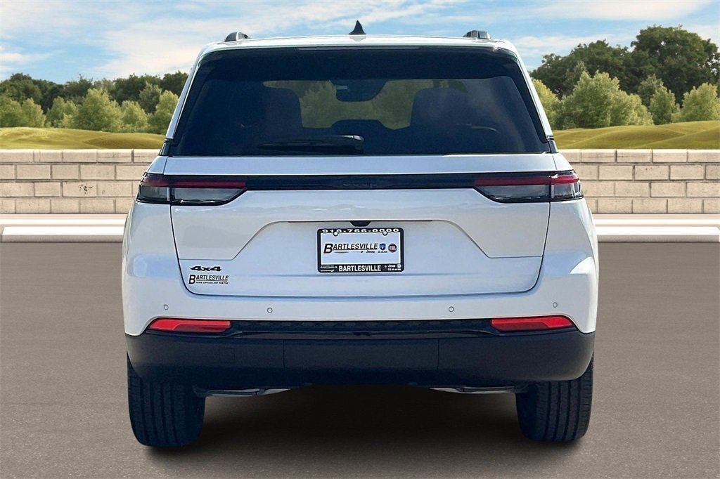New 2025 Jeep Grand Cherokee Altitude image 4