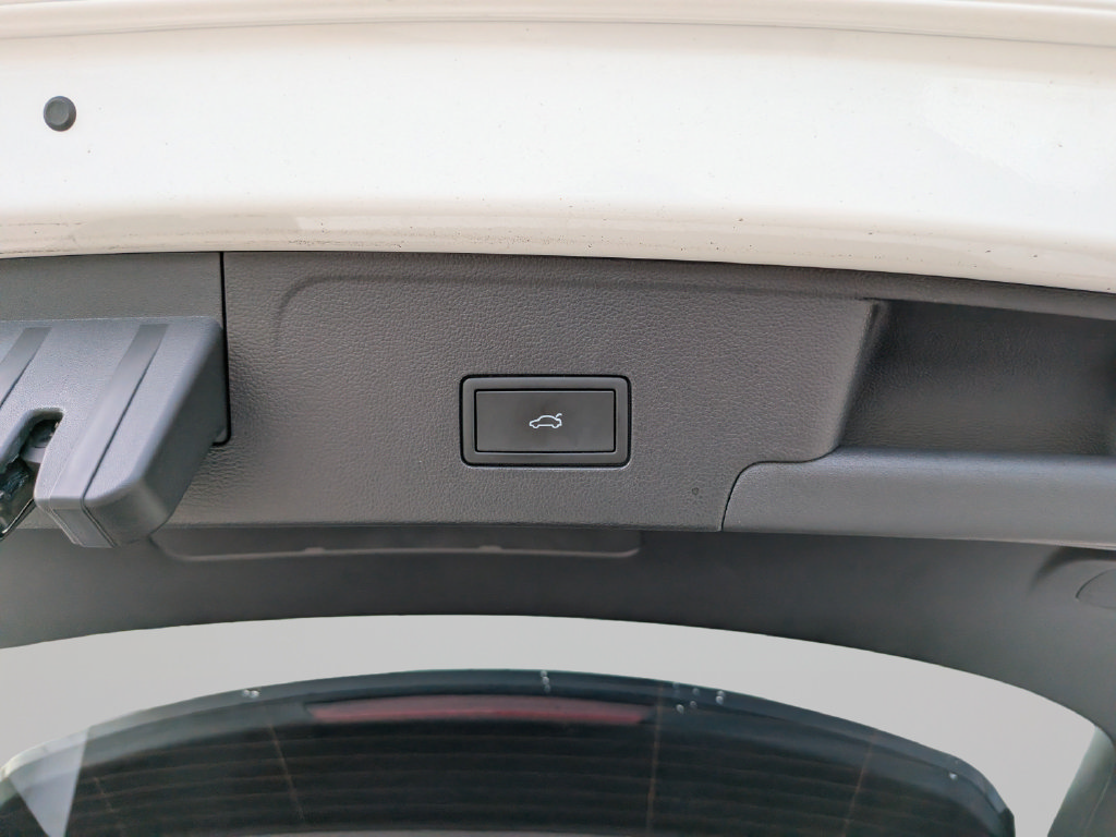 Certified 2026 Volkswagen Atlas Cross Sport SE FWD image 10