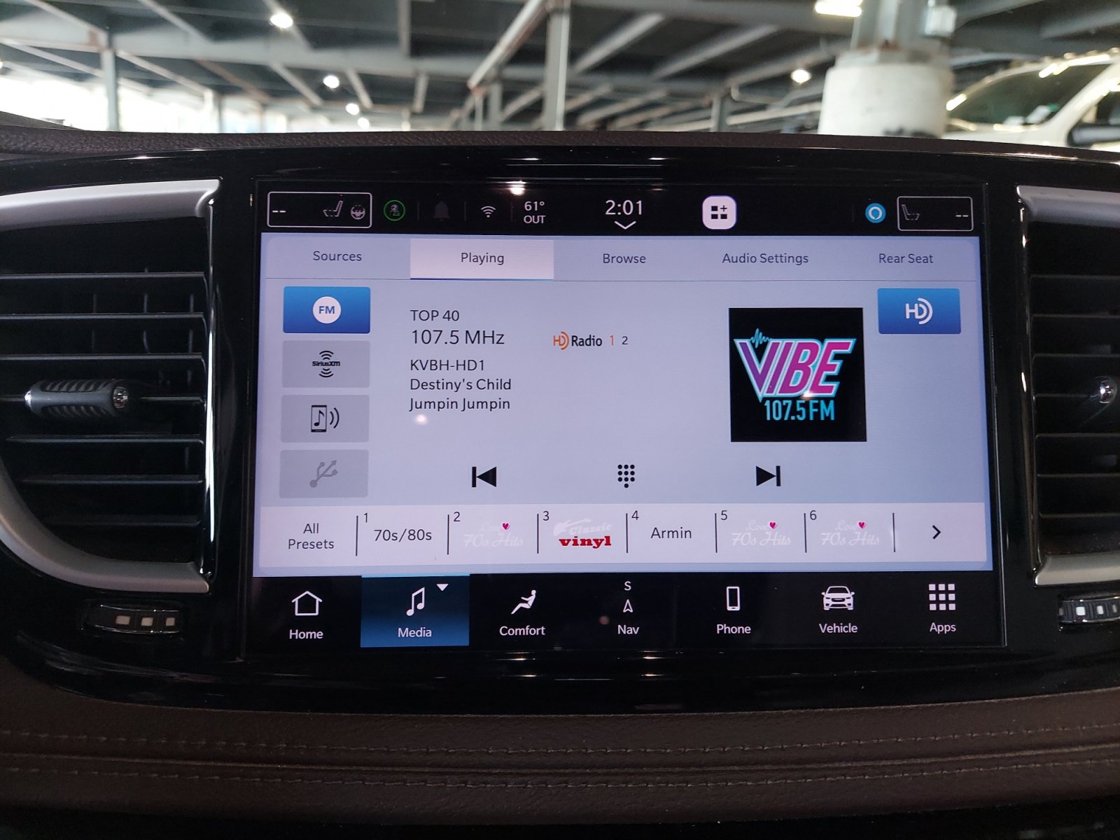 Used 2021 Chrysler Pacifica Touring-L w/ Uconnect Theater Family Group FWD image 17