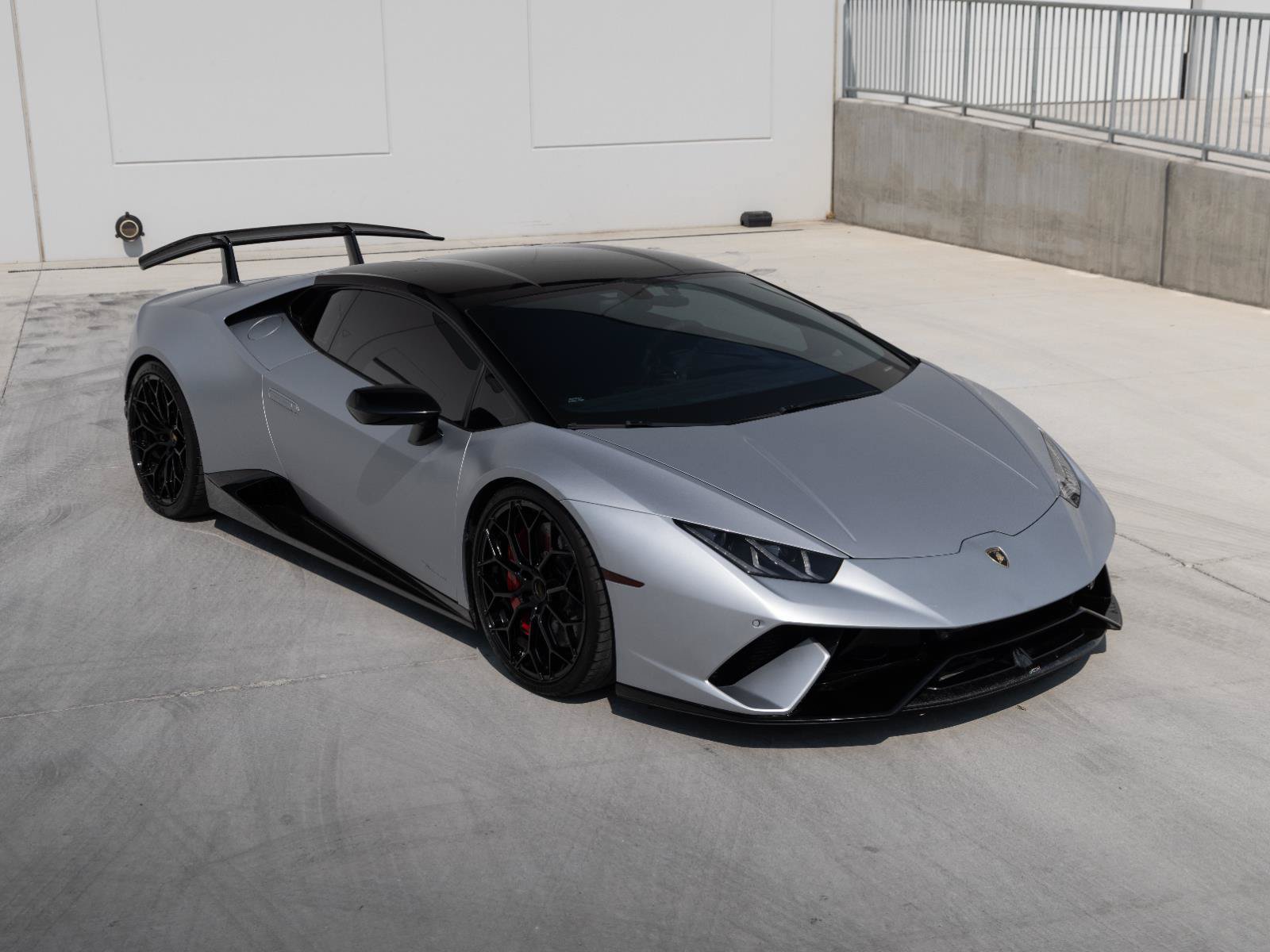 Used 2018 Lamborghini Huracan AWD/4WD image 3