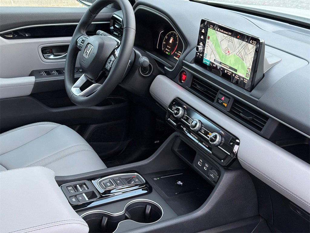 New 2025 Honda Pilot Touring image 9