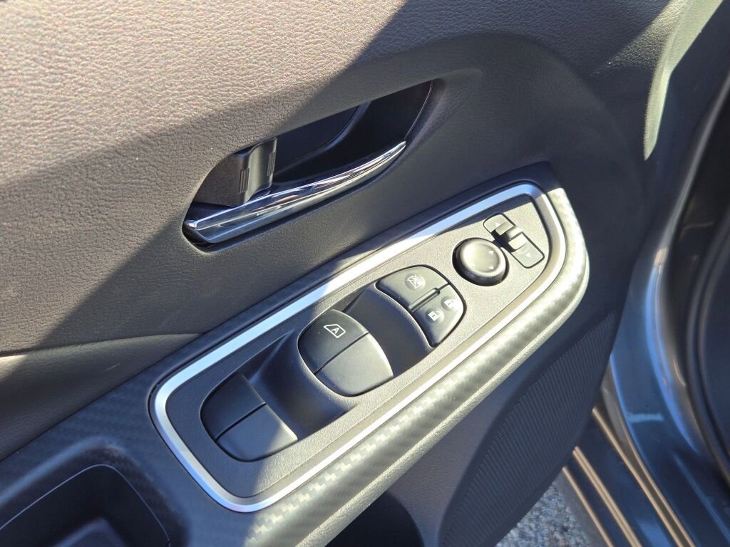 Used 2025 Nissan Versa SR w/ Trunk Package image 18