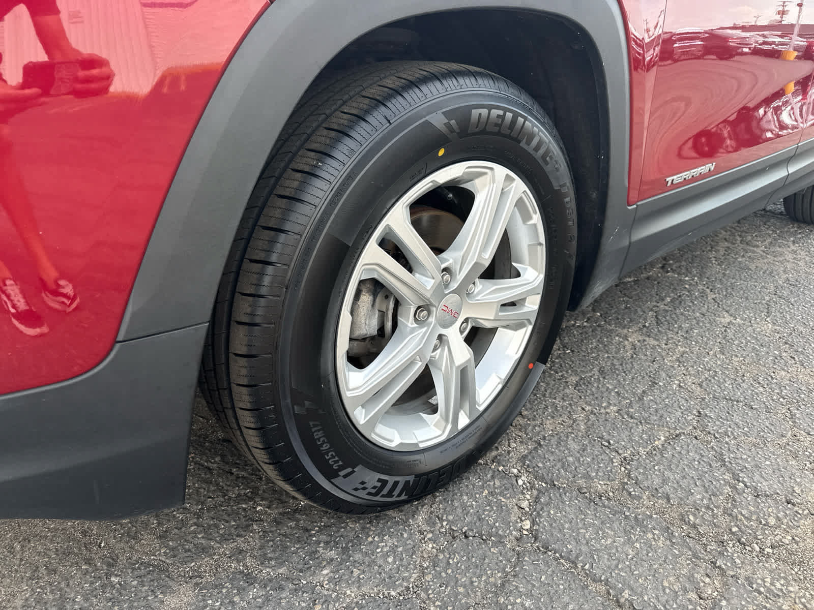 Used 2018 GMC Terrain SLE w/ Driver Convenience Package FWD image 9