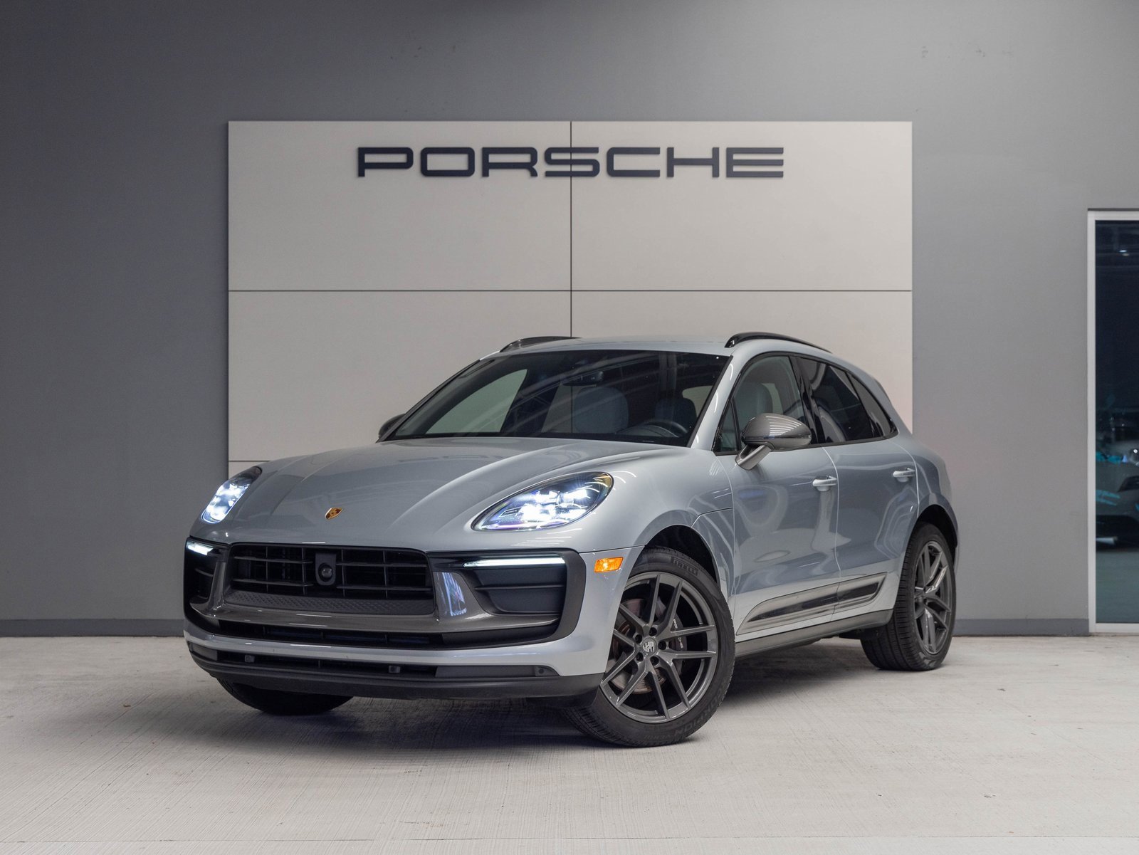 Used 2024 Porsche Macan Turbo image 1