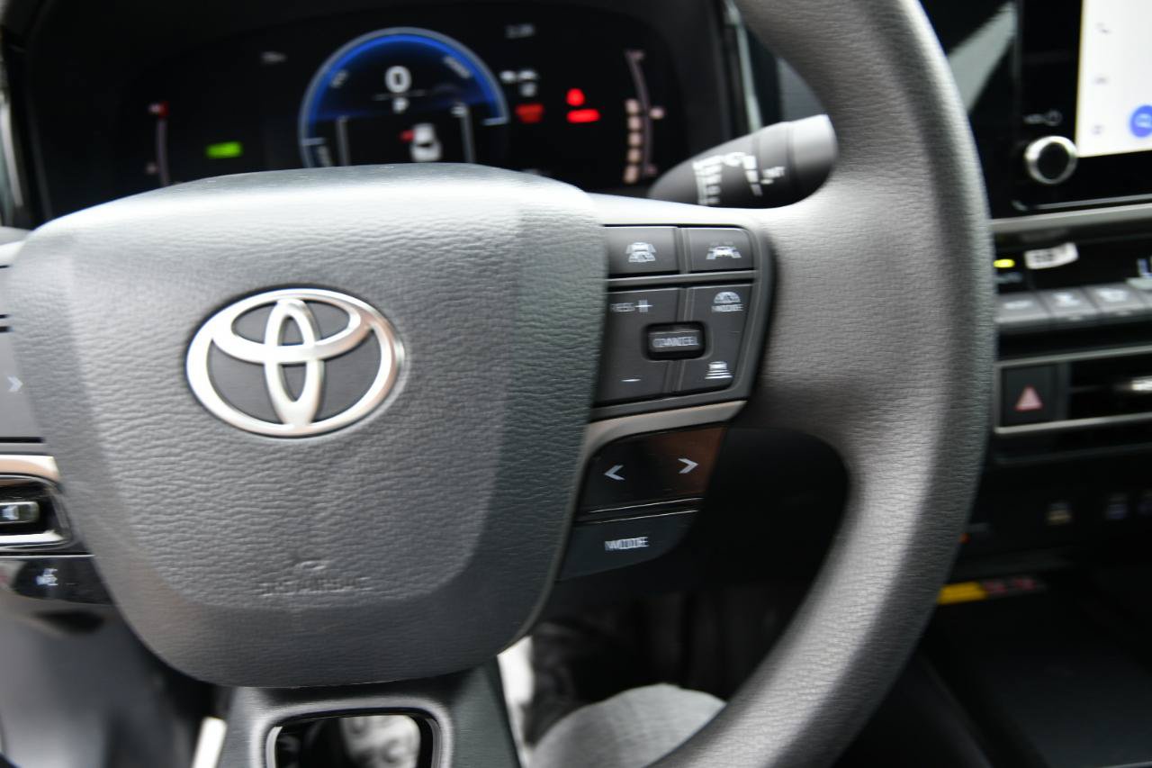 Used 2026 Toyota Camry LE FWD image 11