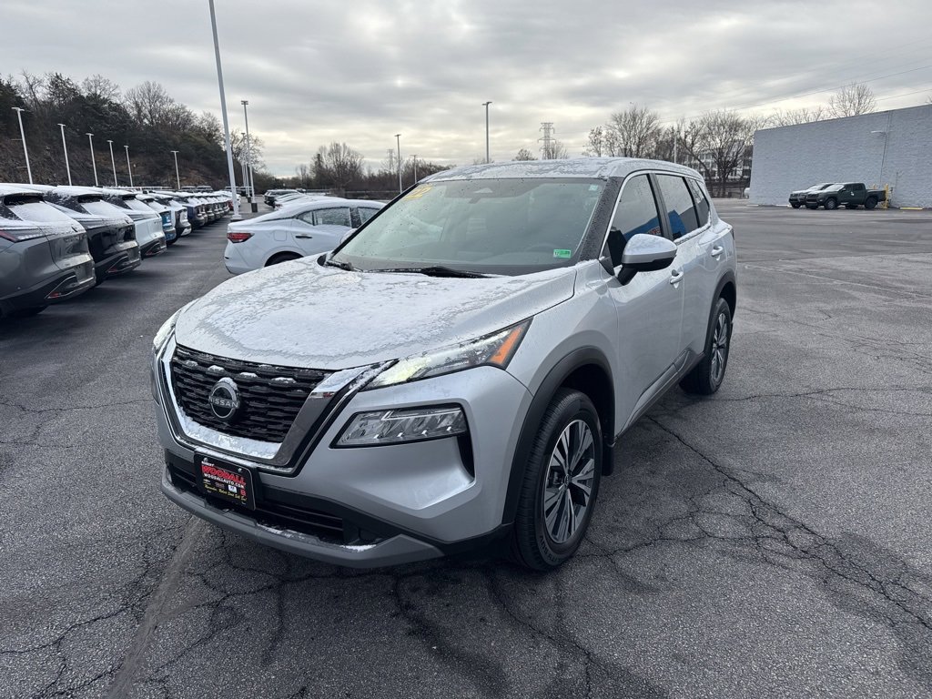 Used 2022 Nissan Rogue SV image 3