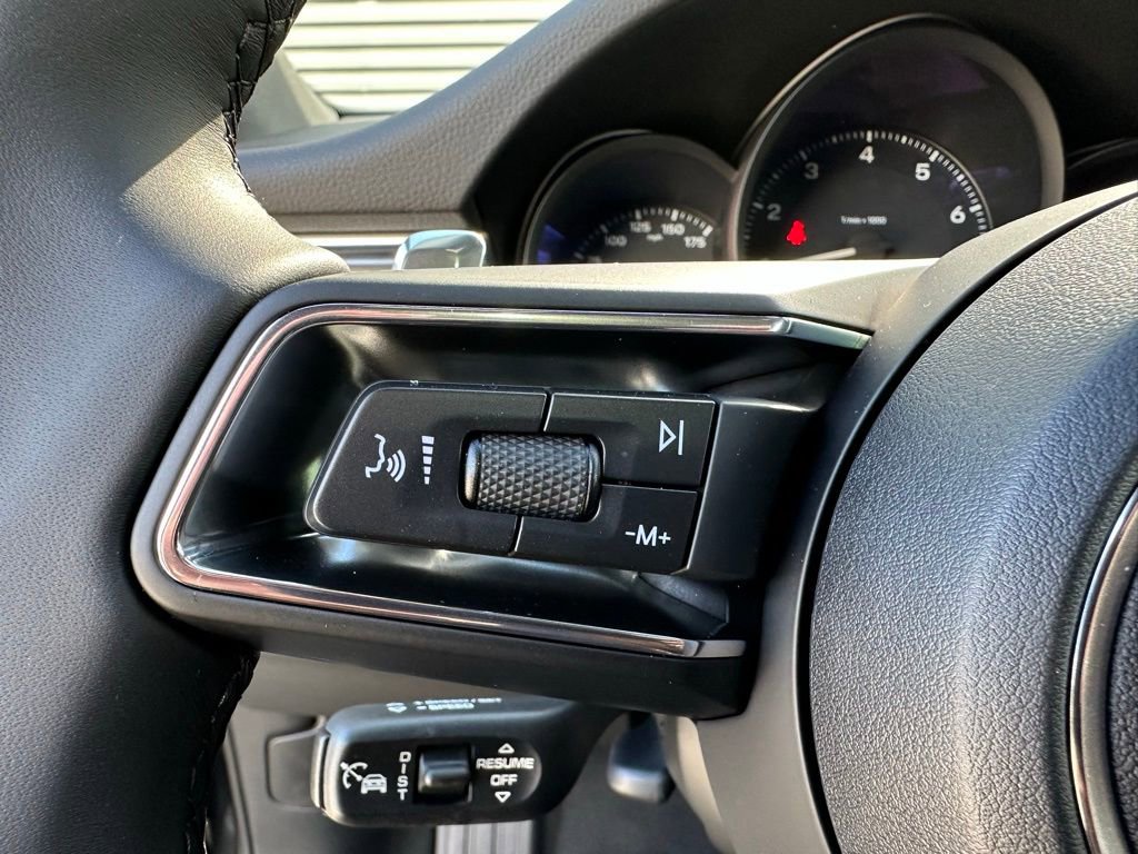 Certified 2026 Porsche Macan AWD/4WD image 16