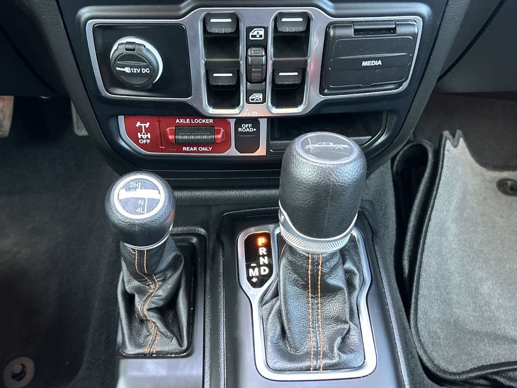 Used 2023 Jeep Gladiator Mojave AWD/4WD image 16