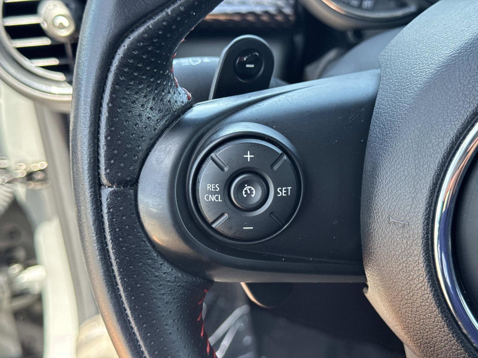 Used 2019 MINI Cooper S w/ Signature Upholstery Package FWD image 11