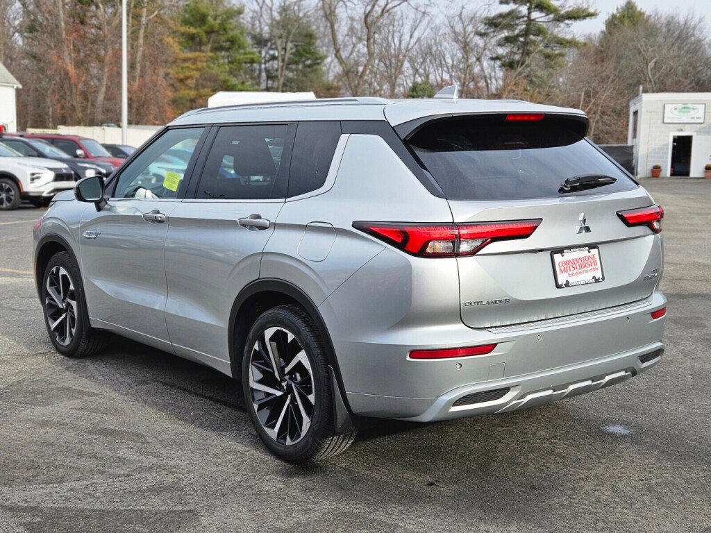 Used 2023 Mitsubishi Outlander SEL image 3
