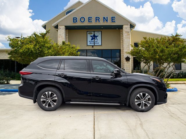 Used 2022 Toyota Highlander XLE image 6
