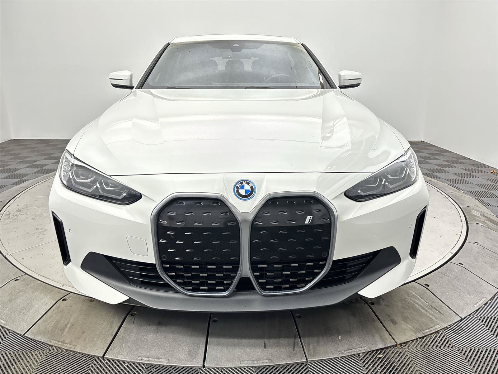 Used 2023 BMW i4 eDrive35 RWD image 14